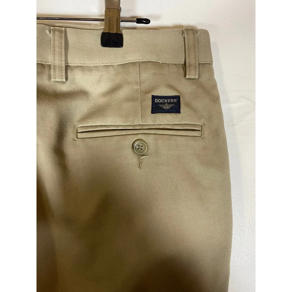 Dockers Classic Fit Khaki Pants 33x32 Flat Front Tan Cotton Chinos Casual